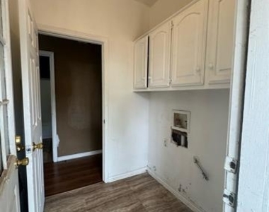 201 E Windsor Drive - Photo Thumbnail 29