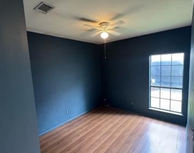 201 E Windsor Drive - Photo Thumbnail 22