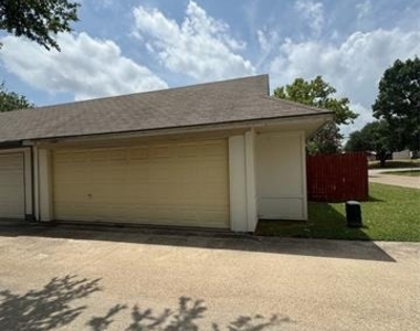 201 E Windsor Drive - Photo Thumbnail 36