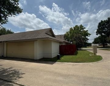 201 E Windsor Drive - Photo Thumbnail 37