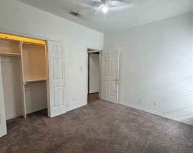 201 E Windsor Drive - Photo Thumbnail 27