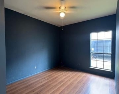 201 E Windsor Drive - Photo Thumbnail 24