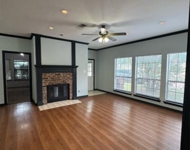 201 E Windsor Drive - Photo Thumbnail 10