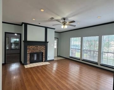 201 E Windsor Drive - Photo Thumbnail 9