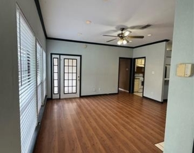 201 E Windsor Drive - Photo Thumbnail 3