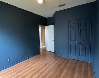 201 E Windsor Drive - Photo Thumbnail 23