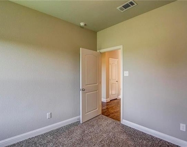 469 Canvas Court - Photo Thumbnail 25