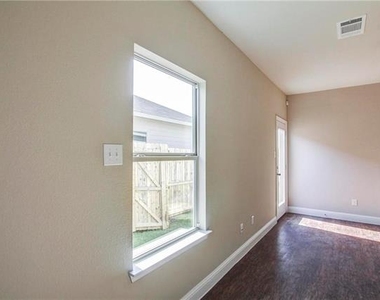 469 Canvas Court - Photo Thumbnail 2