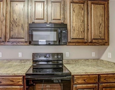 469 Canvas Court - Photo Thumbnail 14