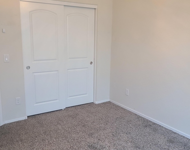 3703 N 298th Drive - Photo Thumbnail 2