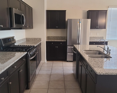 3703 N 298th Drive - Photo Thumbnail 8