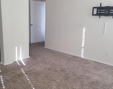 3703 N 298th Drive - Photo Thumbnail 10