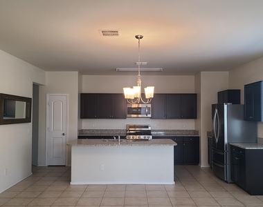 3703 N 298th Drive - Photo Thumbnail 7