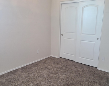 3703 N 298th Drive - Photo Thumbnail 5