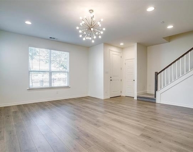 211 Athenia Drive - Photo Thumbnail 5