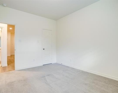 211 Athenia Drive - Photo Thumbnail 27