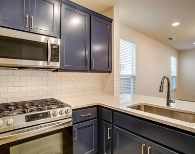 211 Athenia Drive - Photo Thumbnail 14