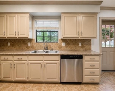 7806 Williams Avenue - Photo Thumbnail 5