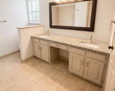 7806 Williams Avenue - Photo Thumbnail 7
