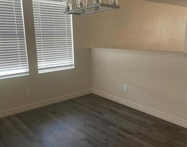 1640 Flagstone Lane - Photo Thumbnail 5