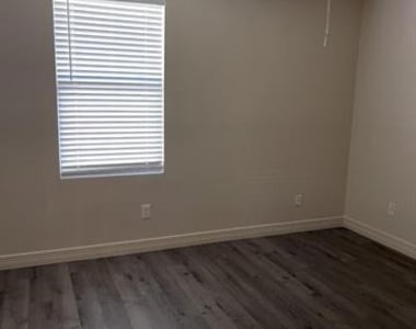 1640 Flagstone Lane - Photo Thumbnail 4