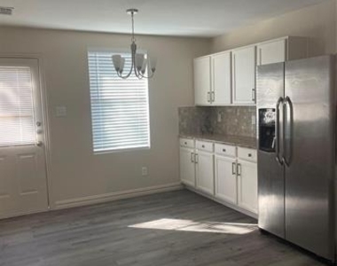 1640 Flagstone Lane - Photo Thumbnail 6
