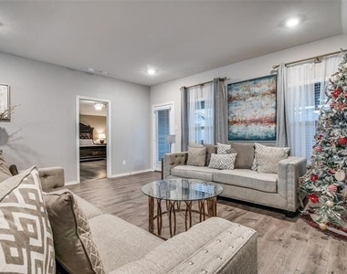 1829 Strongbark Drive - Photo Thumbnail 13
