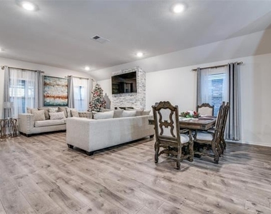1829 Strongbark Drive - Photo Thumbnail 14