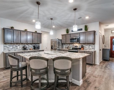 1829 Strongbark Drive - Photo Thumbnail 18