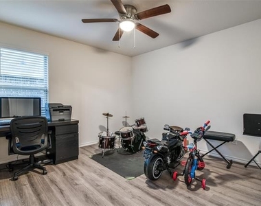 1829 Strongbark Drive - Photo Thumbnail 17