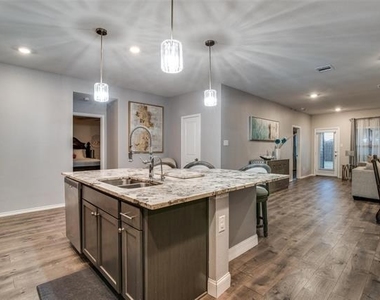 1829 Strongbark Drive - Photo Thumbnail 10
