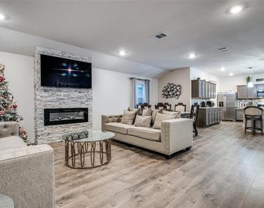 1829 Strongbark Drive - Photo Thumbnail 6