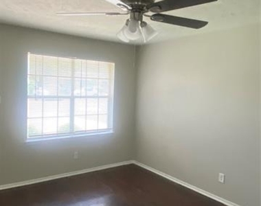 6520 Warm Moon Lane - Photo Thumbnail 9