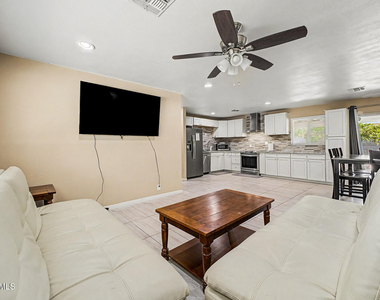 515 E Vista Del Cerro Drive - Photo Thumbnail 5