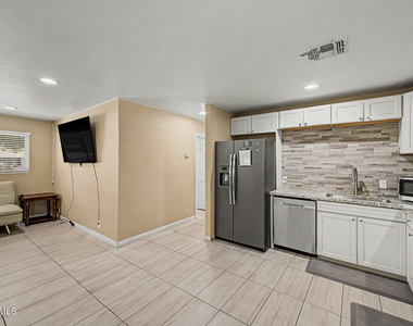515 E Vista Del Cerro Drive - Photo Thumbnail 12