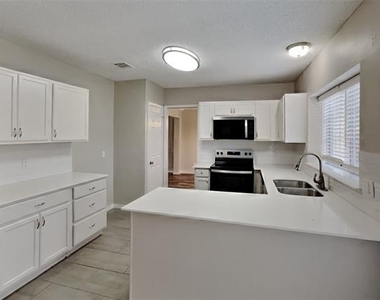 3914 18th Street - Photo Thumbnail 4