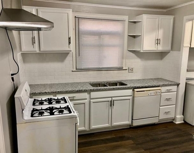 204 Boulevard Street - Photo Thumbnail 9