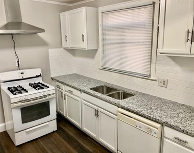 204 Boulevard Street - Photo Thumbnail 10