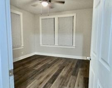 204 Boulevard Street - Photo Thumbnail 15