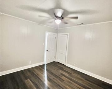 204 Boulevard Street - Photo Thumbnail 13