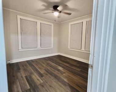 204 Boulevard Street - Photo Thumbnail 16