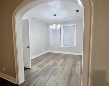 204 Boulevard Street - Photo Thumbnail 7