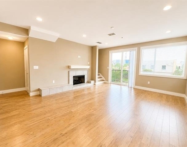 1320 May Street - Photo Thumbnail 4