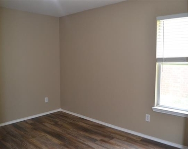6005 Hidden Pine Lane - Photo Thumbnail 21