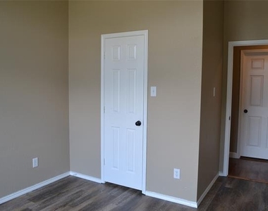 6005 Hidden Pine Lane - Photo Thumbnail 17