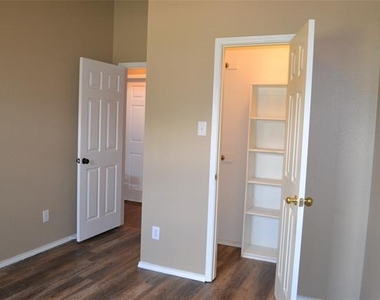 6005 Hidden Pine Lane - Photo Thumbnail 20
