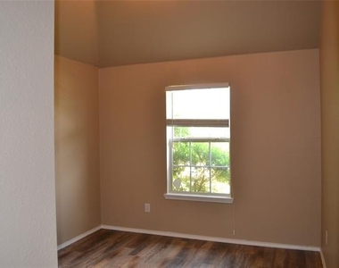 6005 Hidden Pine Lane - Photo Thumbnail 19