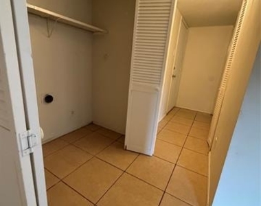 2821 Teakwood Drive - Photo Thumbnail 7