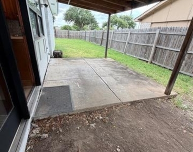 2821 Teakwood Drive - Photo Thumbnail 5