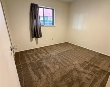 2821 Teakwood Drive - Photo Thumbnail 6